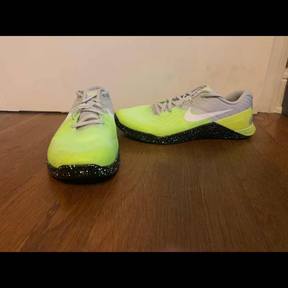 Men’s athletic shoe